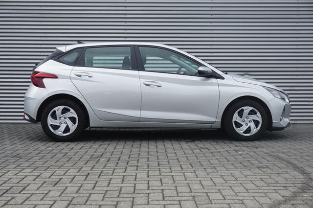 Hyundai I 20 100PK Comfort Smart AUTOMAAT CARPLAY | WINTERPACK | CAMERA!