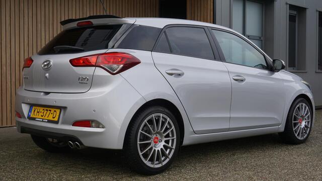 Hyundai I 20 1.0 T-GDI 100pk 5Drs Comfort 17inch LM Navi LED A-Camera Clima DAB *NL auto* Sportief! 130284km!