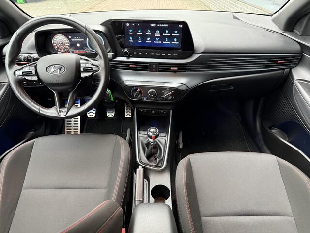 Hyundai I 20 1.0 T-GDI N Line 100PK / Navigatie + Apple Carplay/Android Auto / Achteruitrijcamera / Airco / Cruise Control / 17" Lichtmetalen Velgen /