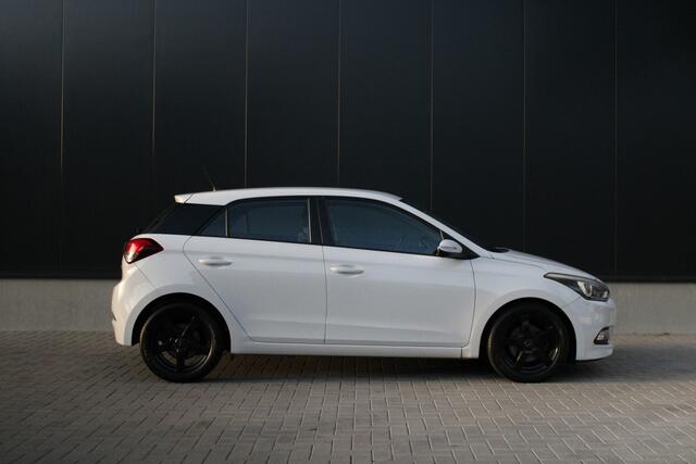 Hyundai I 20 1.0 T-GDI Comfort 100pk - Camera - Bluetooth - Navi - DAB - Cruise - Lane Assist - Rijklaar