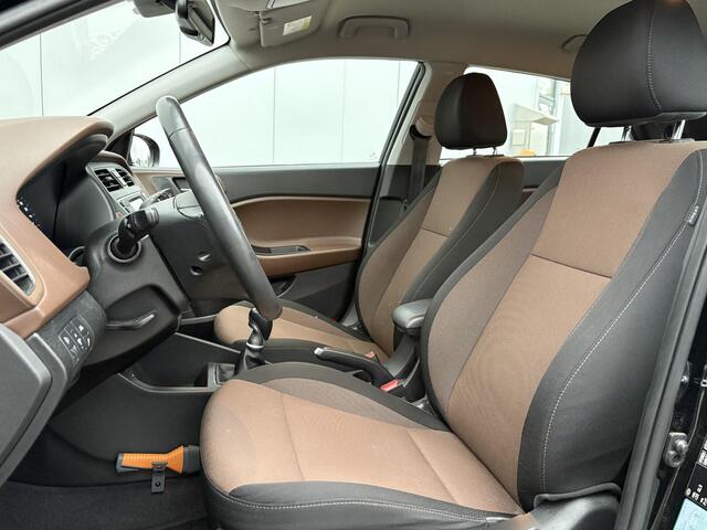Hyundai I 20 1.0 T-GDI Comfort / Airco / Apple Carplay/Android Auto / Cruise control / Navigatiesysteem full map / Set zomerbanden op velg /