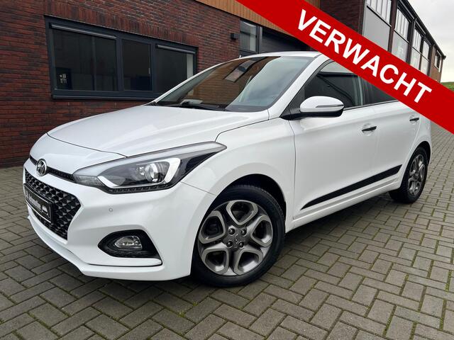Hyundai I 20 1.0 T-GDI 100pk Automaat Navi Leder Carplay Camera Keyless Stuur en StoelVerwaming DAB Clima 17" Pdc