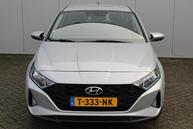 Hyundai I 20 1.0-100pk T-GDI Comfort. Correct nette en subliem rijdende wagen ! Airco, navigatie, telefoonvoorb., cruise control, LM wielen, lane assist, metallic lak, digitaal dashboard, Apple carplay/Android auto, DAB radio etc.