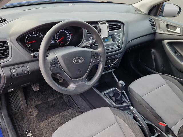 Hyundai I 20 1.2 LP i-Drive Cool - 4 Cilinder - All Season banden