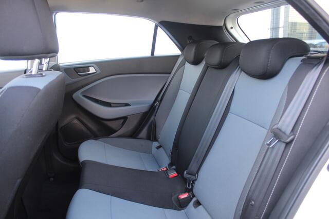 Hyundai I 20 1.2 HP i-Motion Comfort Navi l Camera l Airco l Cruise control l Bluetooth