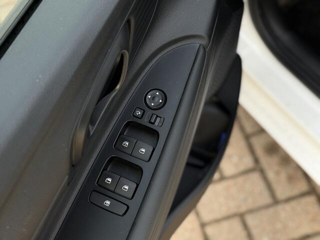 Hyundai I 20 1.0 T-GDI Comfort Automaat met slechts 15.163km!! | Camera | Cruise | Apple Carplay/Android Auto | Bluetooth | Dodehoekdetectie | RIJKLAARPRIJS INCL 12 MAANDEN GARANTIE EN BEURT