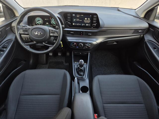 Hyundai I 20 1.0 T-GDI Comfort Smart Handgeschakeld / Fabrieksgarantie tot 09-09-2026 / Dealer onderhouden / Allseason banden / Navigatie via Apple Carplay of Android Auto / Stuur en Stoel verwarming /
