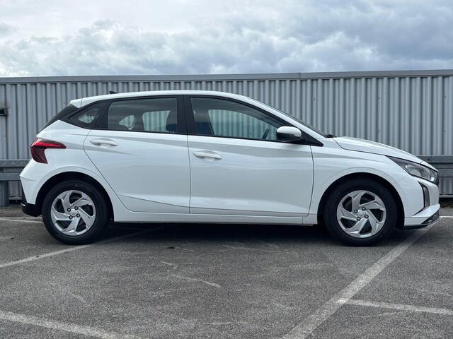 Hyundai I 20 1.0 T-GDI E-Motion / ¤3500,- Voordeel / Uit Voorraad Levrerbaar Navigatie / Apple & Android carplay / Airco / Achteruitrijcamera /
