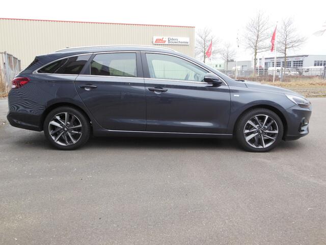 Hyundai I 30 Wagon 1.5 T-GDi MHEV Premium Staat in Hoogeveen
