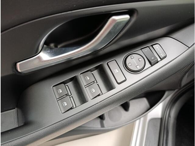 Hyundai I 30 1.0 T-GDi MHEV Comfort Smart 2e paasdag geopend !!!