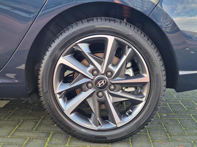Hyundai I 30 1.5 T-GDi MHEV Premium | ¤2000 KORTING | AFNEEMBARE TREKHAAK | ALL SEASON BANDEN | STOEL/-STUUR VERWARMING |