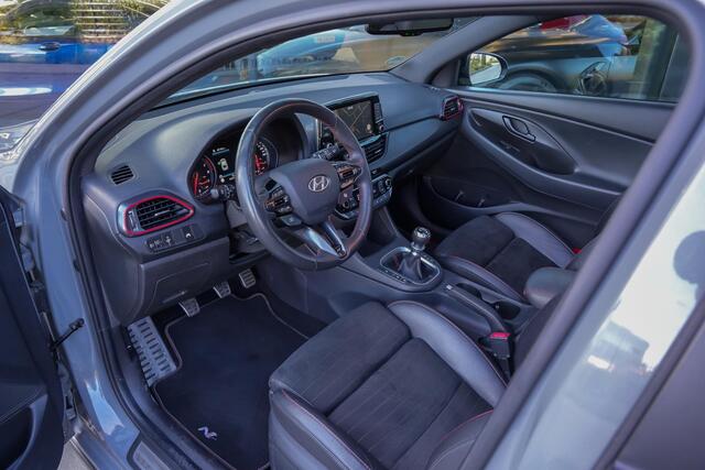 Hyundai I 30 N2 Performance Fastback 2.0 275pk T-GDI |panoramadak|memory|alacantara\leder|Apple Carplay|winterpack|parkeercamera|elek. stoelen|19" lichtmetalen velgen|
