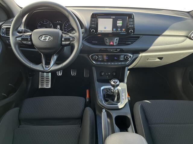 Hyundai I 30 Fastback 1.4 T-GDI 140PK N Line / Navigatie / Keyless / Achteruitrijcamera / Climate control / Cruise control / Draadloze telefoonlader / Fabr. garantie tot 04-04-2025 / 1e eigenaar / N-Line / 1.410kg Trekgewicht