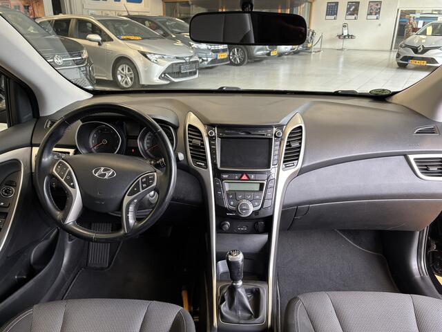 Hyundai I 30 1.6 GDI i-Motion Plus NAVI * TREKHAAK * PDC NIEUWE APK T/M 19-8-2026