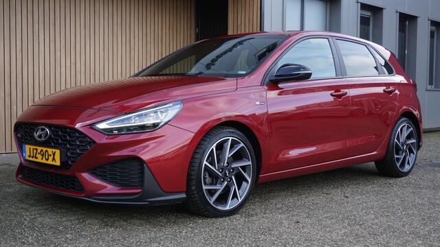 Hyundai I 30 1.5 T-GDi 160pk N Line Navi LED 18inch LM Keyless Groot scherm A-Camera *Sunset Red Metallic* Unieke i30!
