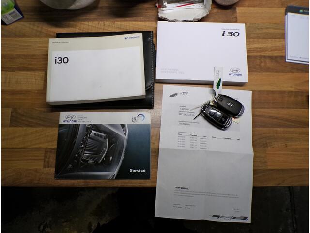 Hyundai I 30 1.4 T-GDI Premium AUTOMAAT PANORAMADAK APPLE CARPLAY ETC..