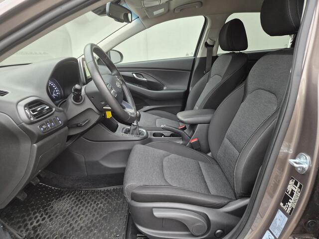 Hyundai I 30 Wagon 1.0 T-GDi MHEV Comfort Smart Handgeschakeld / Fabrieksgarantie tot 01-2029 / Dealer onderhouden / Stuur en Stoel verwarming / Achteruitrijcamera / Cruise control / Apple Carplay Android Auto / Climate control /