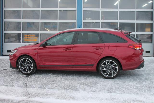 Hyundai I 30 1.5 T-GDI MHEV NLINE **NL-auto** winterbanden set