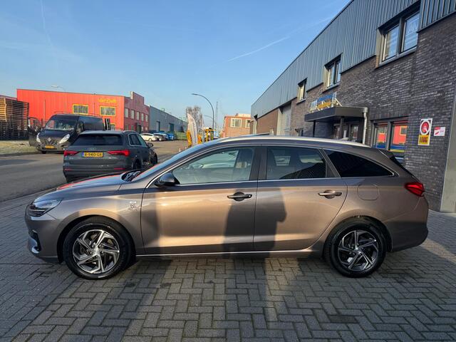 Hyundai I 30 Wagon 1.5 T-GDi MHEV Premium | 1E EIGENAAR | 12MND GARANTIE | LED | CARPLAY | SCHUIFDAK | DAB | NAVI | CRUISE | 160PK |