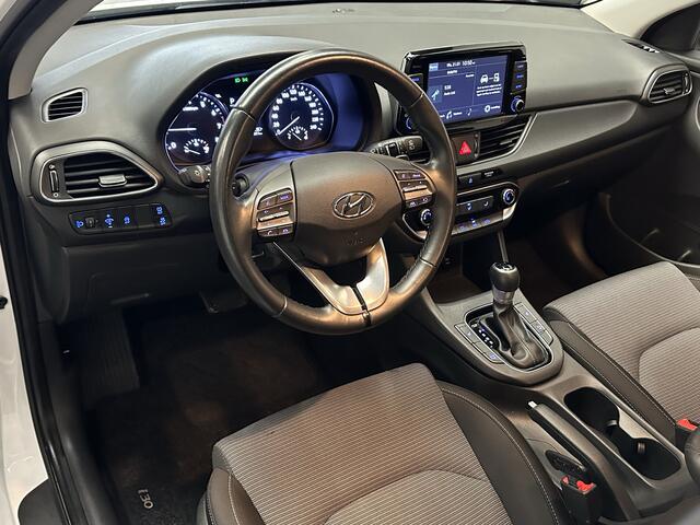 Hyundai I 30 1.0 T-GDi MHEV COMFORT AUTOMAAT ACHTERUIT RIJ CAMERA APPLE CARPLAY NAVIGATIE LM 16 INCH CLIMA SCHAKELFLIPPERS STUURBEDIENING, STOELVERWARMING ZEER MOOI !!