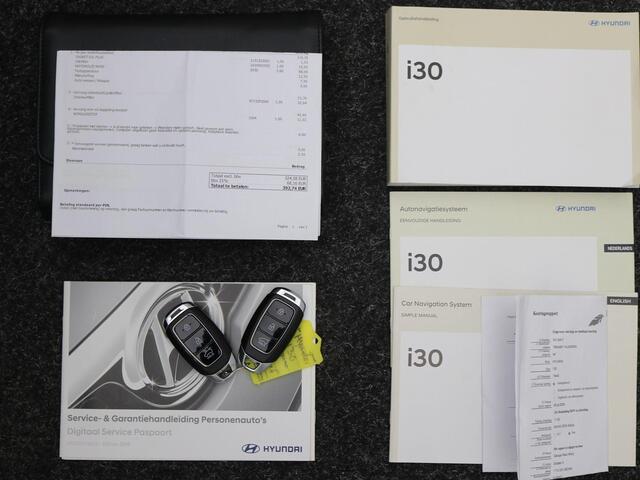 Hyundai I 30 1.0 T-GDI 120PK Premium Fastback / Navigatie / Apple CarPlay & Android auto / 17" LMV / Airco Climat control / Cruise Control / Parkeersensoren voor & achter / Achteruitrijcamera / Keyless Entry & Start&Go /