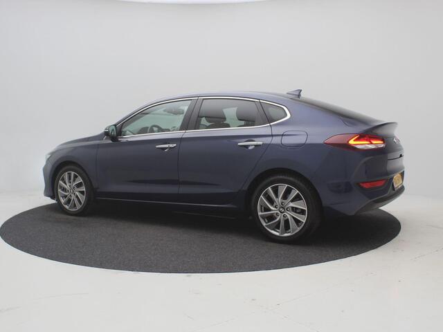 Hyundai I 30 1.0 T-GDI 120PK Premium Fastback / Navigatie / Apple CarPlay & Android auto / 17" LMV / Airco Climat control / Cruise Control / Parkeersensoren voor & achter / Achteruitrijcamera / Keyless Entry & Start&Go /