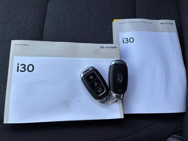 Hyundai I 30 1.0 T-GDi MHEV Comfort Smart / Stoel-/Stuurverwarming / Cruise Control / Achteruitrijcamera / Navigatie d.m.v. Apple Carplay/Android Auto / Winterset /
