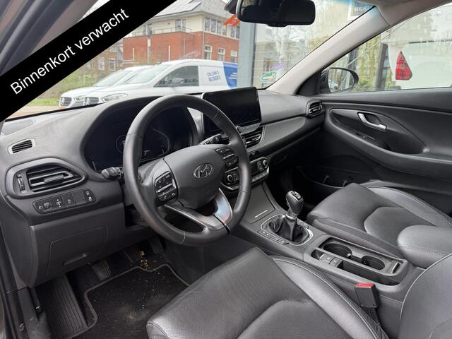 Hyundai I 30 Wagon 1.5 T-GDi MHEV Premium | Stuur-/Stoelverwarming | Navigatie | Parkeersensoren voor & Achter |