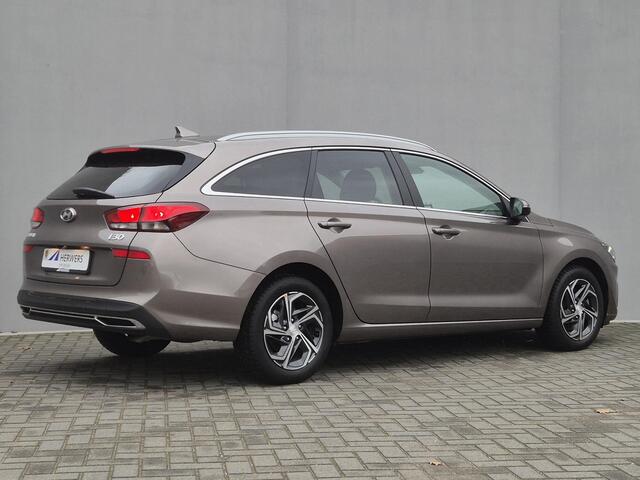 Hyundai I 30 Wagon 1.0 T-GDi MHEV Comfort Smart Handgeschakeld / Fabrieksgarantie tot 01-2029 / Dealer onderhouden / Stuur en Stoel verwarming / Achteruitrijcamera / Cruise control / Apple Carplay Android Auto / Climate control /