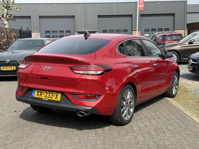 Hyundai I 30 Fastback 1.4 T-GDI Premium 141PK Navi Cruise Carplay PDC Camera