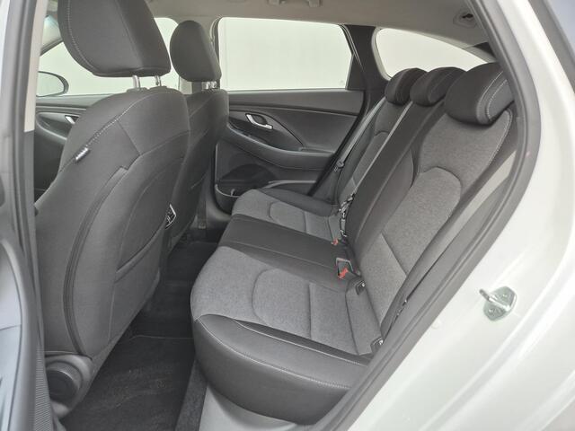 Hyundai I 30 Wagon 1.0 T-GDi MHEV Comfort Smart Automaat / Navigatie via Apple Carplay of Android Auto / Stuur en Stoel verwarming / Achteruitrijcamera / Cruise control / Keyless Entry/Start / Climate control /