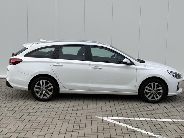 Hyundai I 30 1.4 T-GDI Comfort | AUTOMAAT | Carplay | Camera | Stuur & stoelverwarming | Trekhaak