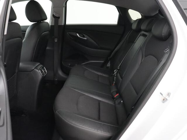 Hyundai I 30 Fastback 1.0 T-GDI Premium | Carplay | Half leder | Full LED | Navigatie | Keyless | Climate control | Camera | Bluetooth | Cruise control | Parkeerhulp