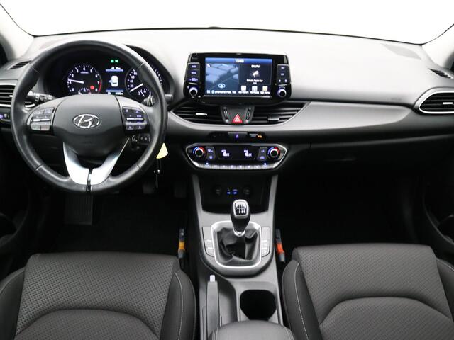 Hyundai I 30 1.0 T-GDI Comfort / Dealeronderhouden / Historie compleet aanwezig / Navigatie + Android Auto/Apple Carplay / Climate Control / Cruise Control / Achteruitrijcamera / Parkeersensoren achter /
