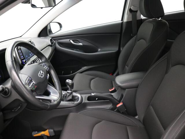 Hyundai I 30 1.0 T-GDI Comfort / Dealeronderhouden / Historie compleet aanwezig / Navigatie + Android Auto/Apple Carplay / Climate Control / Cruise Control / Achteruitrijcamera / Parkeersensoren achter /