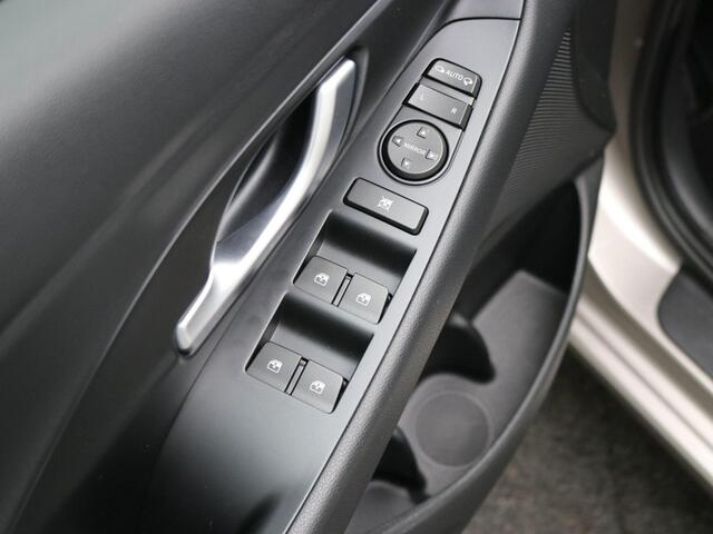 Hyundai I 30 1.0 T-GDI Comfort / Dealeronderhouden / Historie compleet aanwezig / Navigatie + Android Auto/Apple Carplay / Climate Control / Cruise Control / Achteruitrijcamera / Parkeersensoren achter /