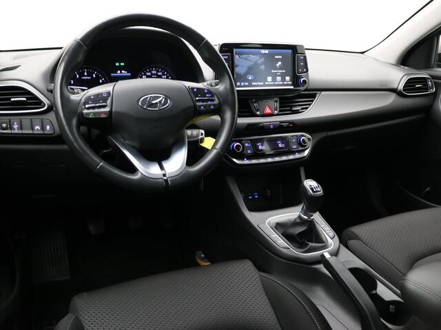 Hyundai I 30 1.0 T-GDI Comfort / Dealeronderhouden / Historie compleet aanwezig / Navigatie + Android Auto/Apple Carplay / Climate Control / Cruise Control / Achteruitrijcamera / Parkeersensoren achter /
