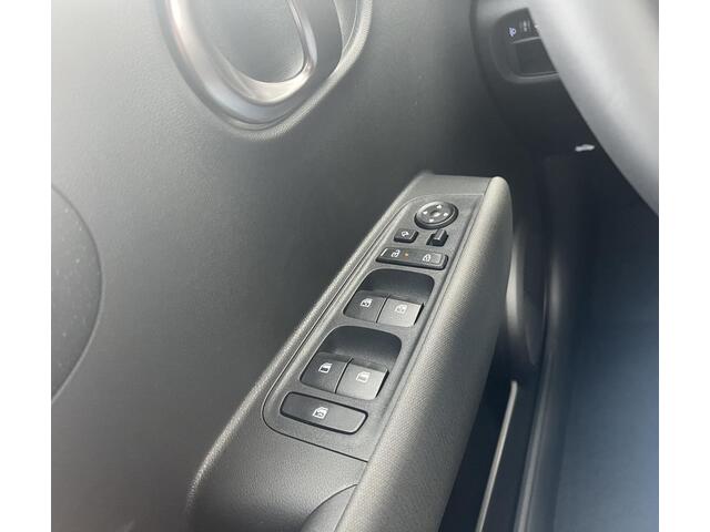 Hyundai INSTER Pulse + WTR 49 kWh / ¤2000,- Voordeel / Apple Carplay/Android Auto/ draadloze telefoonlader/ airco (automatisch)/ cruise control adaptief met Stop&Go en stuurhulp/