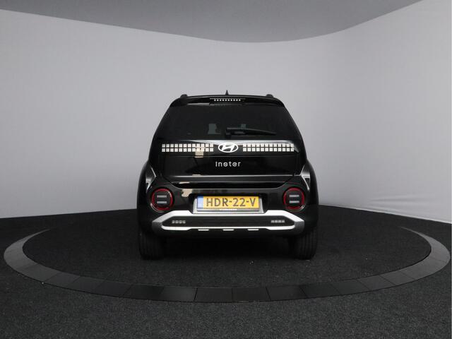 Hyundai INSTER Evolve 49 kWh | Warmtepomp | 360KM WLPT | LED | 360 Camera | Navi | Sfeerverlichting | 17'' Velgen |