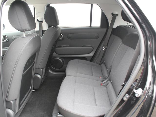 Hyundai INSTER Evolve 49 kWh / Winter & Tech Pack / 370 KM WLTP / 360 Camera / Warmtepomp / Stoel- & Stuurverwarming / Dynamische Navigatie / LED /