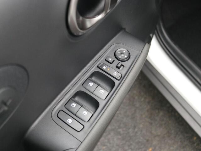 Hyundai INSTER Evolve Sky 49 kWh Winter & Tech Pakket MY26 / 2000 Voordeel / Warmtepomp / Stoel- & Stuurverwarming / Climate Control / Adaptive Cruise Control / V2L / 3 Fase /