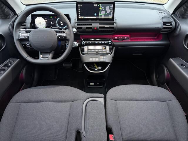 Hyundai INSTER Evolve Sky Plus 49 kWh Direct Leverbaar / Schuif - kanteldak / 360 Camera / Vehicle-to-load / Warmtepomp / Stoel en Stuurwielverwarming / CCS Snelladen / DAB / NAP / Dodehoek Detectie /