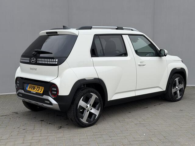 Hyundai INSTER Evolve Sky Plus 49 kWh Direct Leverbaar / Schuif - kanteldak / 360 Camera / Vehicle-to-load / Warmtepomp / Stoel en Stuurwielverwarming / CCS Snelladen / DAB / NAP / Dodehoek Detectie /