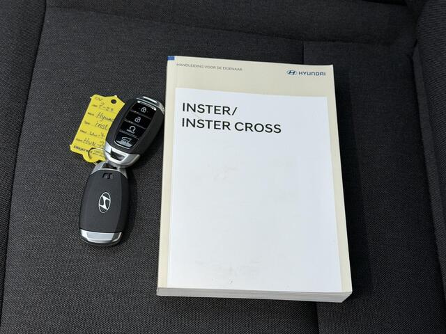Hyundai INSTER Evolve Sky Plus 49 kWh Direct Leverbaar / Schuif - kanteldak / 360 Camera / Vehicle-to-load / Warmtepomp / Stoel en Stuurwielverwarming / CCS Snelladen / DAB / NAP / Dodehoek Detectie /