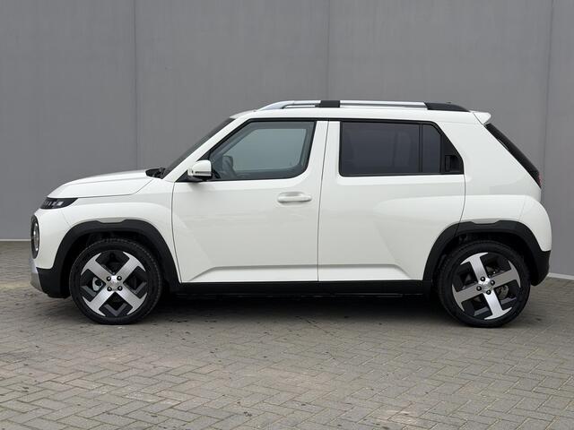 Hyundai INSTER Evolve Sky Plus 49 kWh Direct Leverbaar / Schuif - kanteldak / 360 Camera / Vehicle-to-load / Warmtepomp / Stoel en Stuurwielverwarming / CCS Snelladen / DAB / NAP / Dodehoek Detectie /