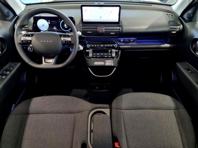 Hyundai INSTER Evolve 49 kWh W&T MY26 / ¤ 3.000,- Voordeel Op Nieuwprijs / Rijklaarprijs / Direct Leverbaar / Navigatie / Apple Carplay & Android Auto / 5 Jaar Fabrieksgarantie / Verschuifbare achterbank /