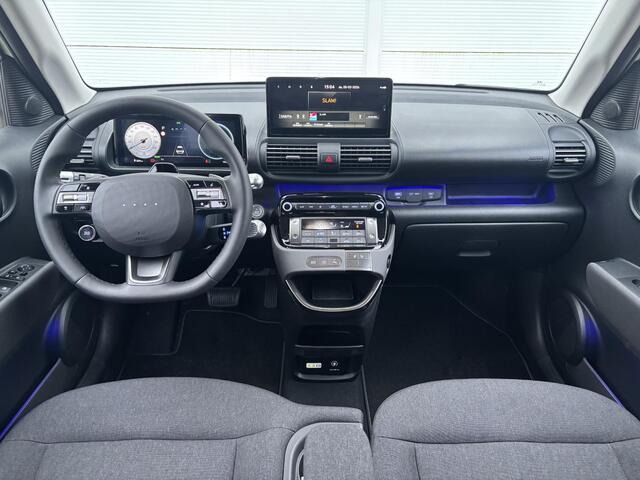 Hyundai INSTER Evolve 49 kWh + Winter & Tech Pack / ¤ 3.000,- Voordeel Op Nieuwprijs / Rijklaarprijs / Direct Leverbaar / Navigatie / LMV / 3-Fase Laden / Warmtepomp /