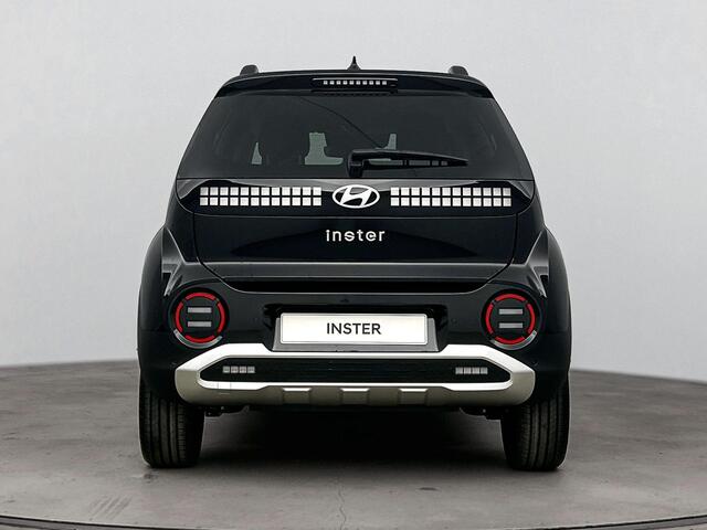 Hyundai INSTER Evolve 49 kWh | 17 inch lichtmetalen velgen | Armsteun | Regensensor | Parkeersensoren voor en achter