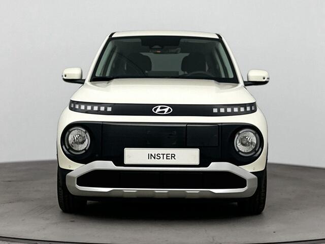 Hyundai INSTER Pulse 49 kWh | SNEL LEVERBAAR | VERSCHUIFBARE ACHTERBANK | PARKEERSENSOREN RONDOM | NAVI | APPLE CARPLAY/ANDROID AUTO |