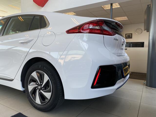 Hyundai IONIQ 1.6 GDi Comfort,Automaat,Navigatie,Achteruitrijcamera,Climate&Cruisecontrol,Spraakbediening,Keyless,Sensoren V&A,